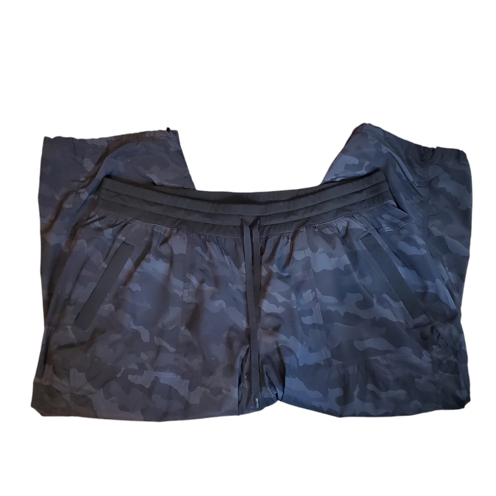 Reebok camo capris
